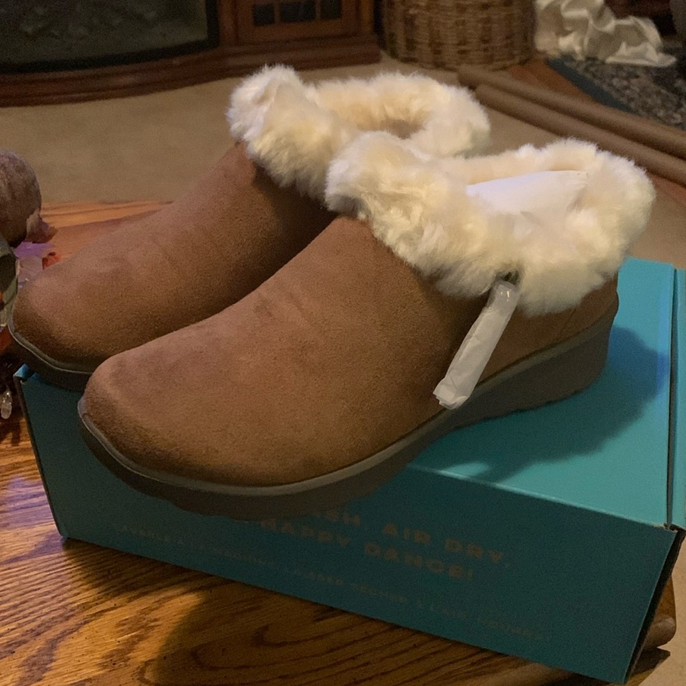 Bzee  boots sz 7.5 M